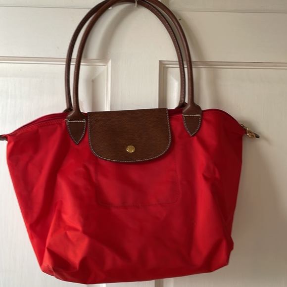 Red Handbag - Picture 3 of 14